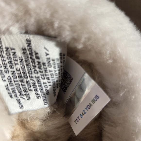 NWT WOMENS UGG AUSTRALIA GENUINE CHESTNUT COLOR SUEDE SHEEPSKIN GLOVES SIZE  (M) - Picture 5 of 5